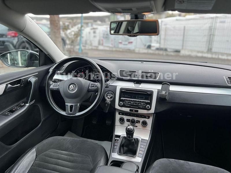 Gebraucht VW Passat Highline 140 PS (102 kW) 2013 Schwarz Kombi