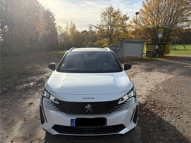 Weiß Gebraucht 2022 Peugeot 3008 GT SUV | 23.400 € (Fairer Preis) - Bild 1/4