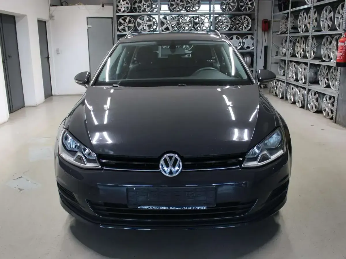 Gebraucht VW Golf VII Trendline 110 PS (80 kW) 2016 Uranograu Kombi