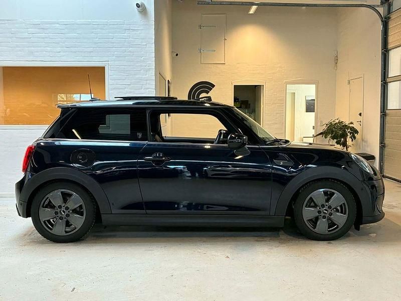 Gebraucht Mini Cooper SE 135 kW (184 PS) 2023 Schwarz Kleinwagen