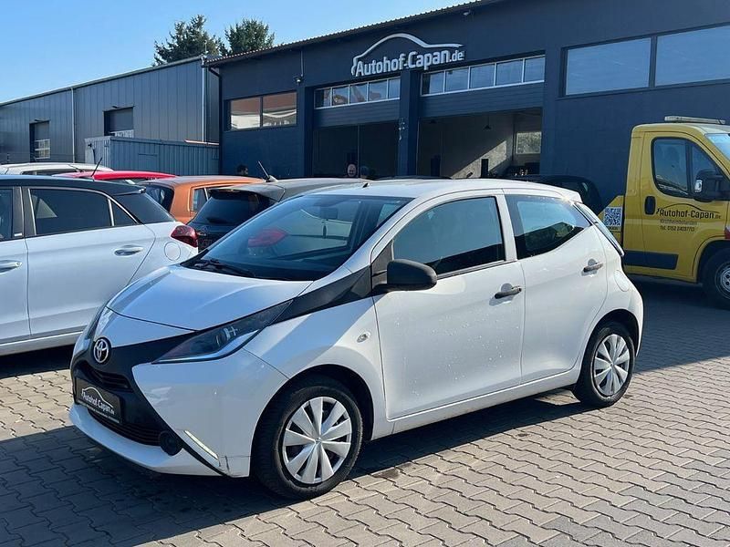 Weiß Gebraucht 2016 Toyota Aygo Kleinwagen | 6.699 € (Fairer Preis) - Bild 1/4