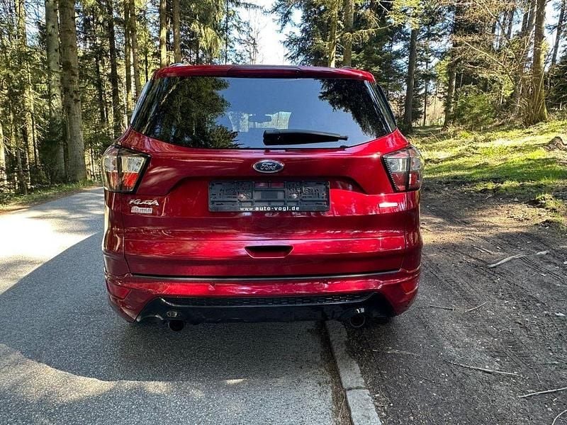 Gebraucht Ford Kuga ST-Line 150 PS (110 kW) 2019 Rot SUV