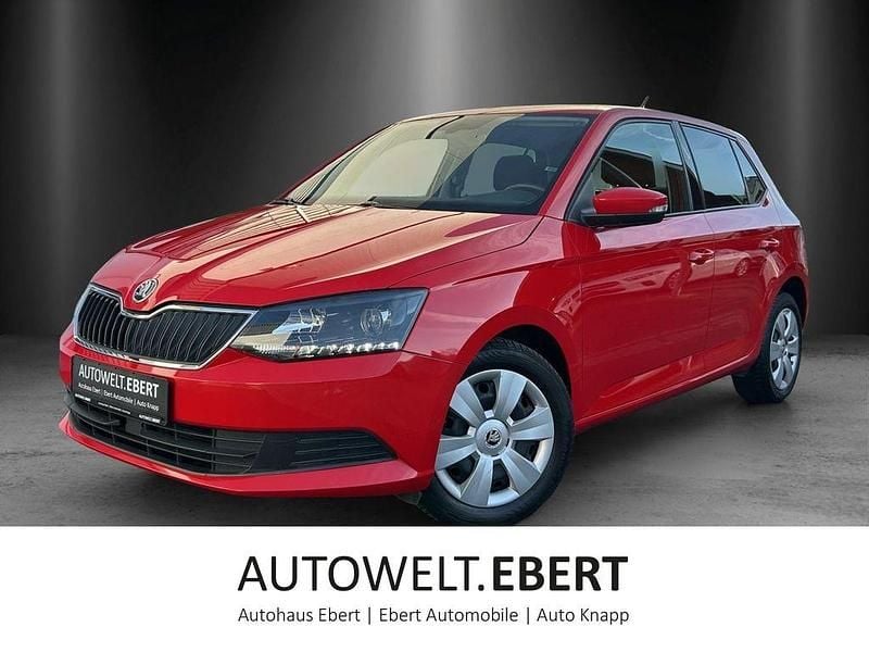 Rot Gebraucht 2015 Skoda Fabia Ambition Limousine | 7.890 € (Fairer Preis) - Bild 1/4