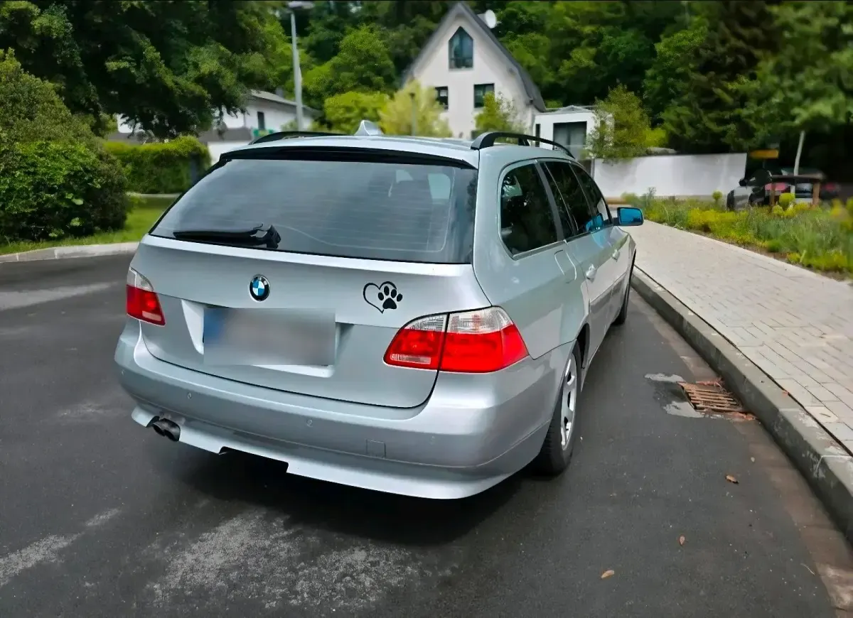 Gebraucht BMW 525 192 PS (141 kW) 2005 Silber Kombi