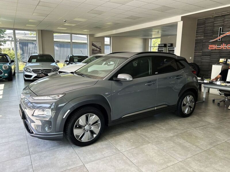 Grau Gebraucht 2020 Hyundai Kona Basis SUV | 16.499 € (Fairer Preis) - Bild 1/4