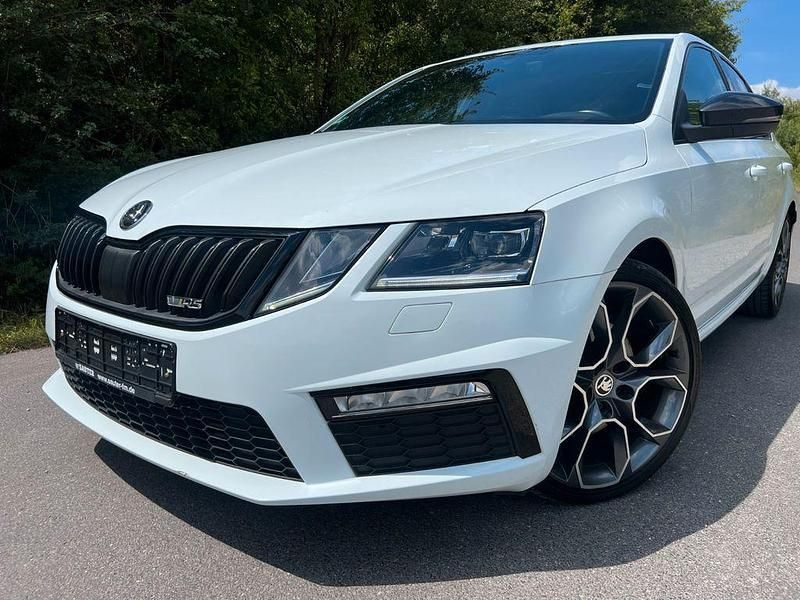 Weiß Gebraucht 2018 Skoda Octavia RS Limousine | 15.900 € (Fairer Preis) - Bild 1/4