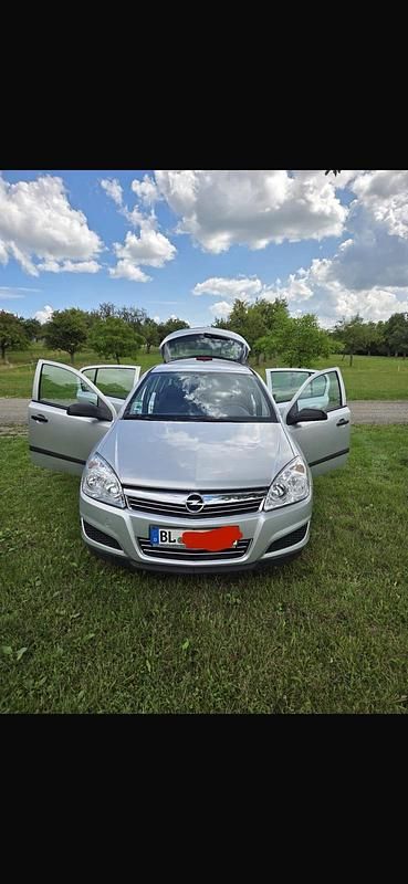 Silber Gebraucht 2009 Opel Astra Eco Limousine | 3.500 € (Fairer Preis) - Bild 1/4