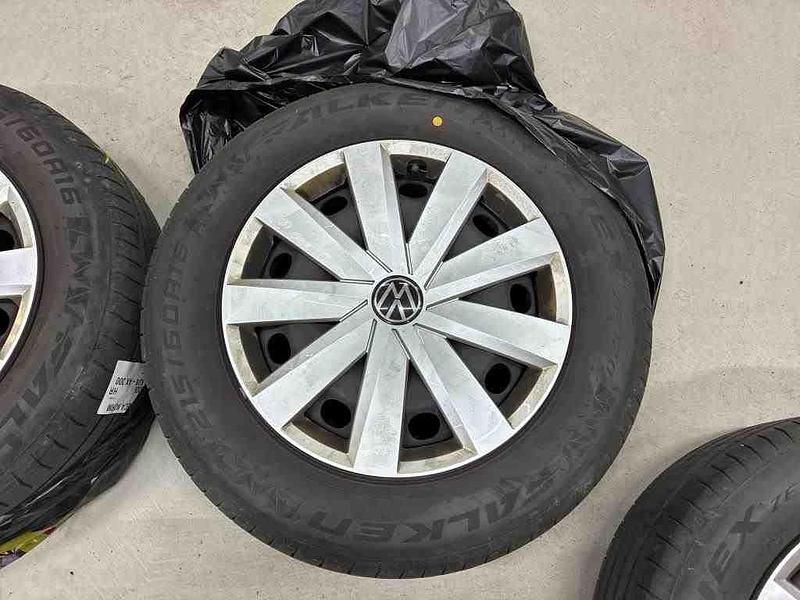 Gebraucht VW Passat 122 PS (89 kW) 2023 Grau Kombi