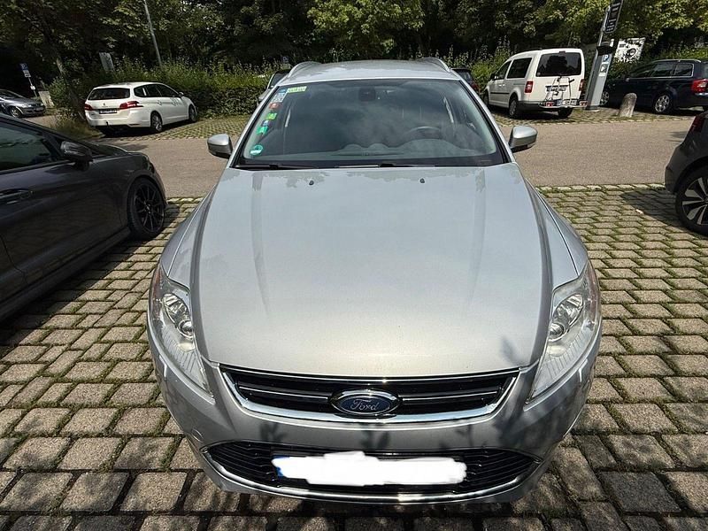 Silber Gebraucht 2013 Ford Mondeo Titanium Kombi | 2.300 € (Teuer) - Bild 1/4