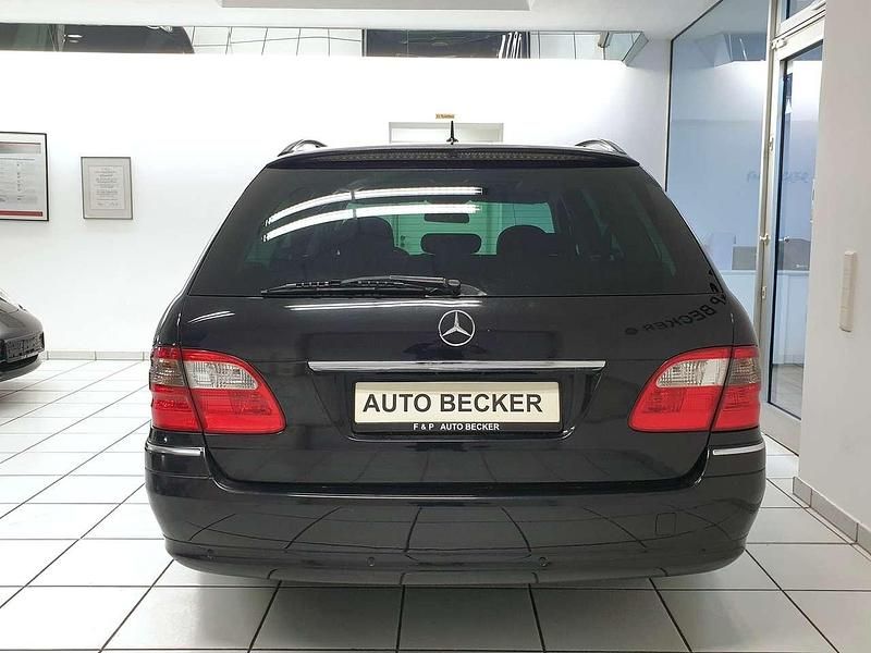 Gebraucht Mercedes E200 Avantgarde 184 PS (135 kW) 2007 Obsidianschwarz Kombi