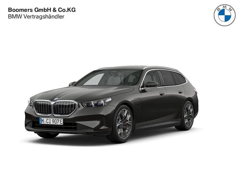 Grau Neu 2025 BMW 530e M Sport Kombi | 77.777 € (Fairer Preis) - Bild 1/4