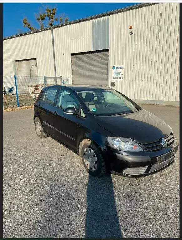 Używany VW Golf 105 KM (77 kW) 2006 Czarny Minivan