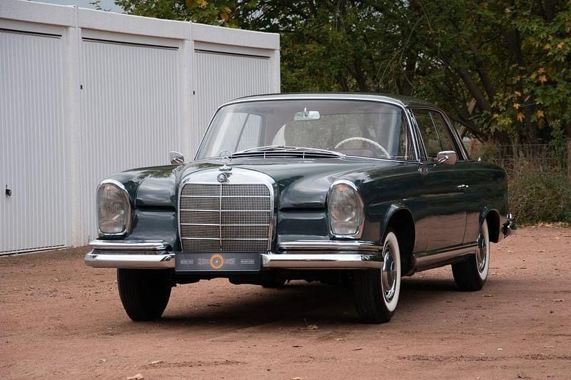 Grau Gebraucht 1965 Mercedes W111 Coupé | 31.500 € - Bild 1/4