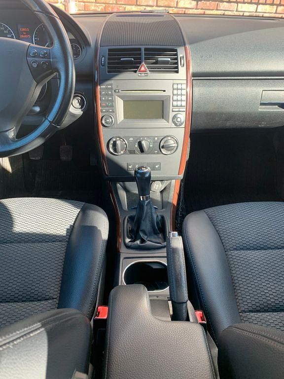 Gebraucht Mercedes A160 Elegance 82 PS (60 kW) 2010 Silber Limousine