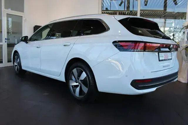 Gebraucht VW Passat Business 150 PS (110 kW) 2024 Weiß (pure white) Kombi