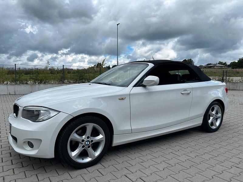 Weiß Gebraucht 2013 BMW 118 Cabriolet Cabrio | 8.999 € (Guter Preis) - Bild 1/4
