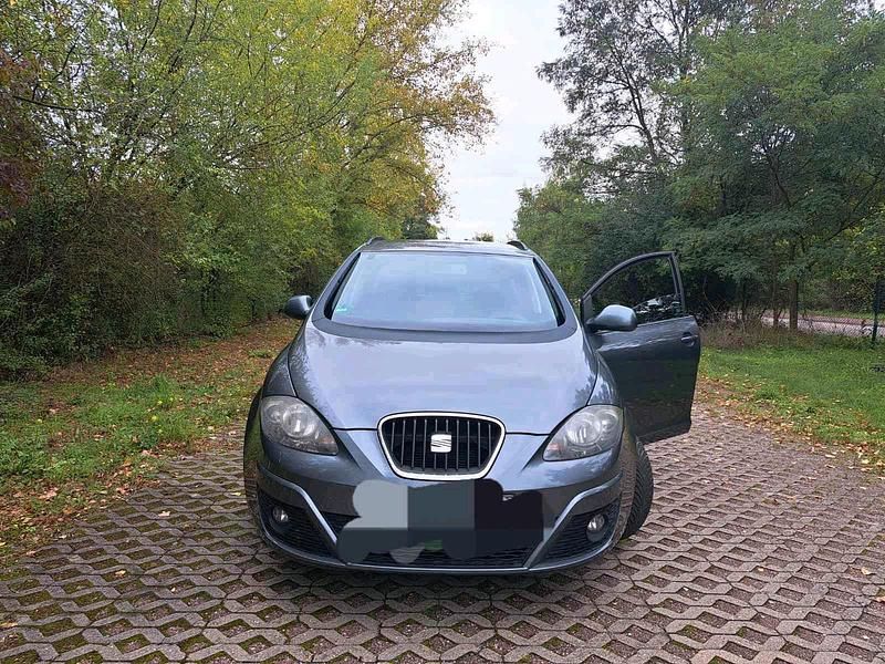 Grau Gebraucht 2014 Seat Altea XL Van / Kleinbus | 3.999 € (Fairer Preis) - Bild 1/4