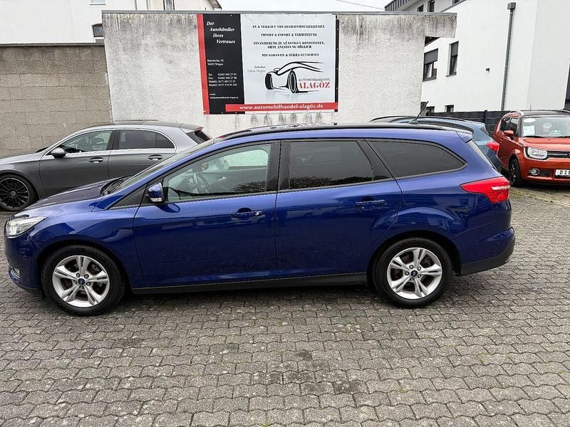 Gebraucht Ford Focus Business Edition 125 PS (91 kW) 2017 Blau Kombi