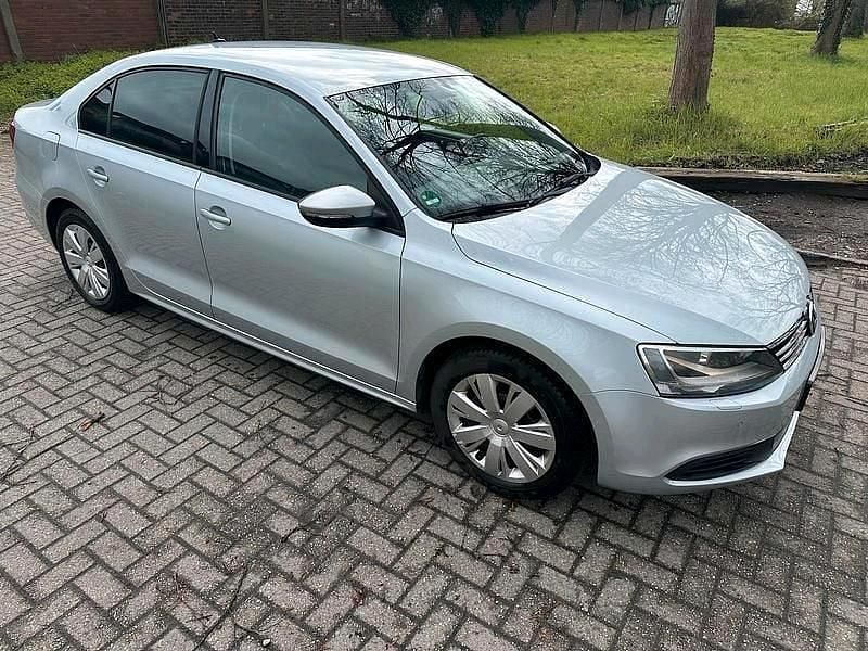 Gebraucht VW Jetta 105 PS (77 kW) 2012 Silber Limousine