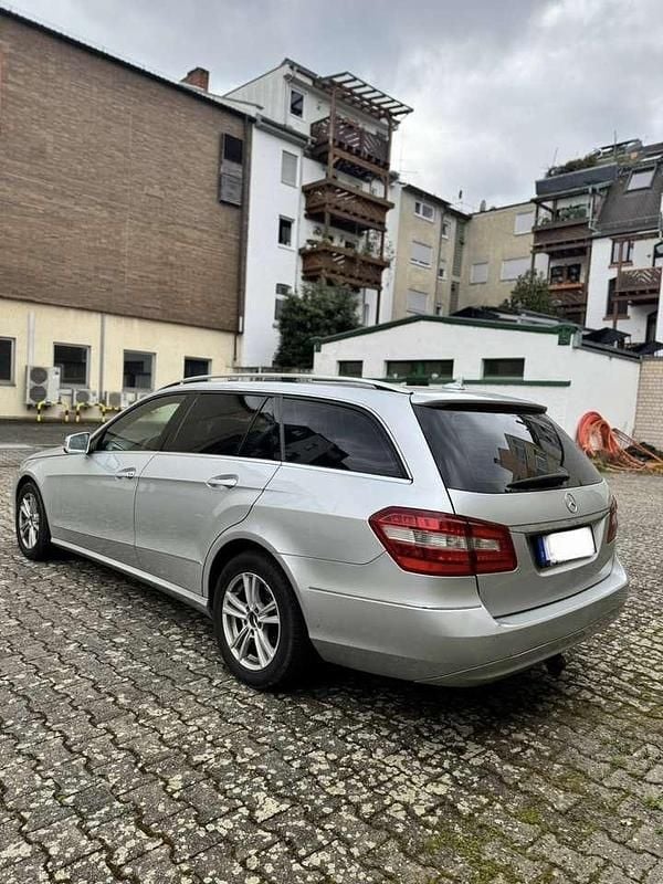 Gebraucht Mercedes E220 Elegance 170 PS (125 kW) 2012 Grau Kombi