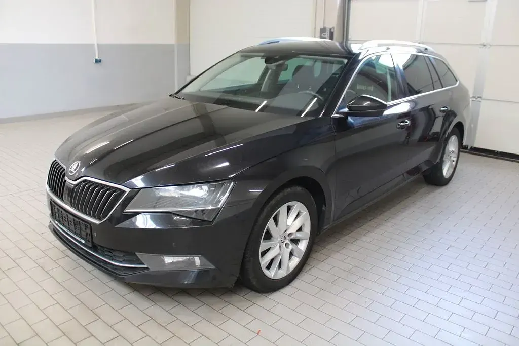 Gebraucht Skoda Superb Style 150 PS (110 kW) 2017 Schwarz Kombi