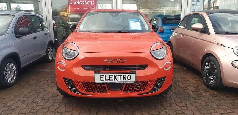 Gebraucht Fiat 600E La Prima 114 kW (156 PS) 2024 Orange Limousine