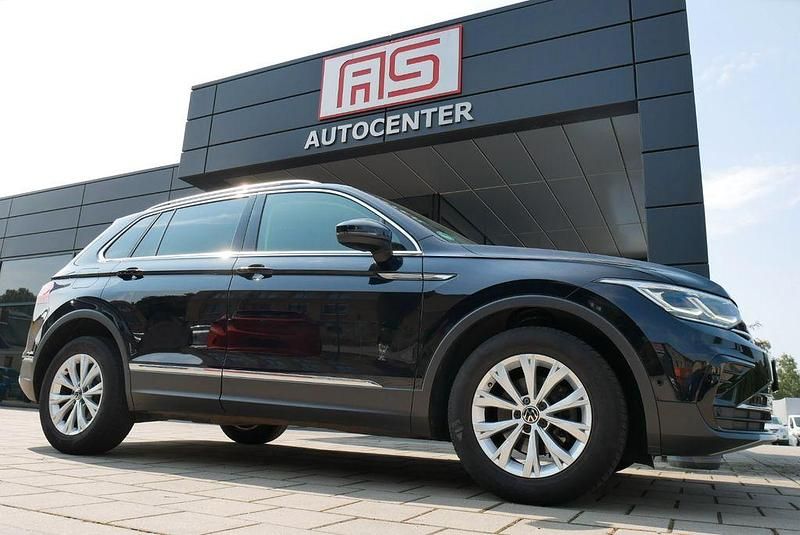 Deep black (metallic) Gebraucht 2021 VW Tiguan Elegance SUV | 19.990 € (Fairer Preis) - Bild 1/4