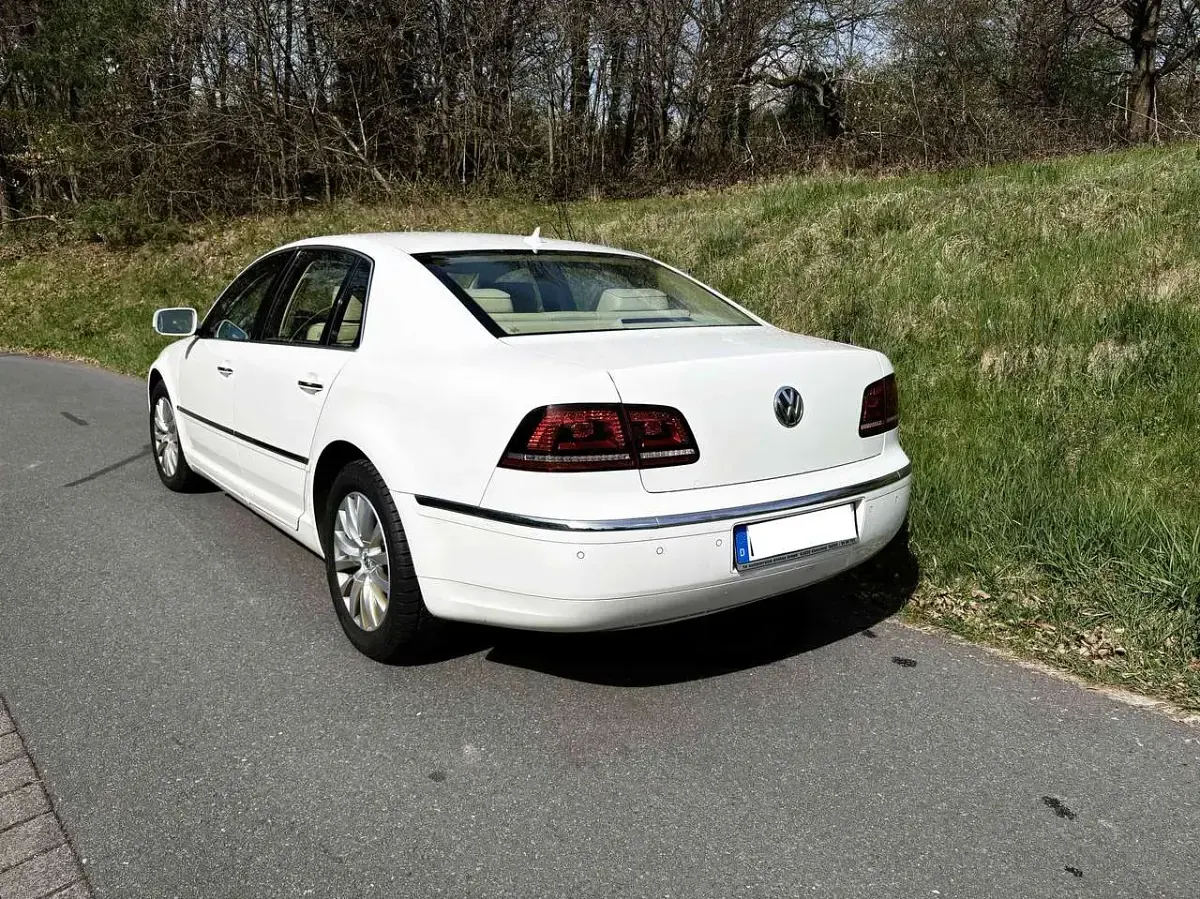 Gebraucht VW Phaeton 239 PS (175 kW) 2013 Weiß Limousine