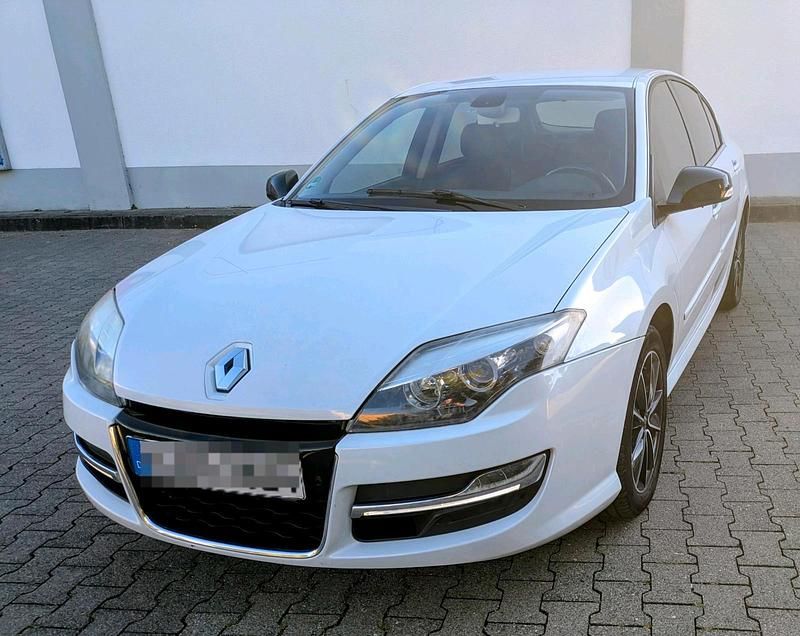 Weiß Gebraucht 2015 Renault Laguna III Limousine | 4.444 € (Guter Preis) - Bild 1/4
