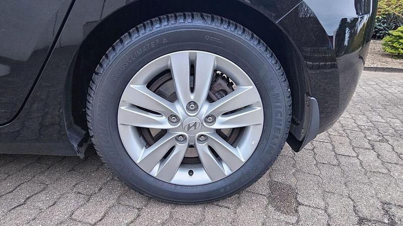 Gebraucht Hyundai i30 Style 135 PS (99 kW) 2013 Schwarz Limousine