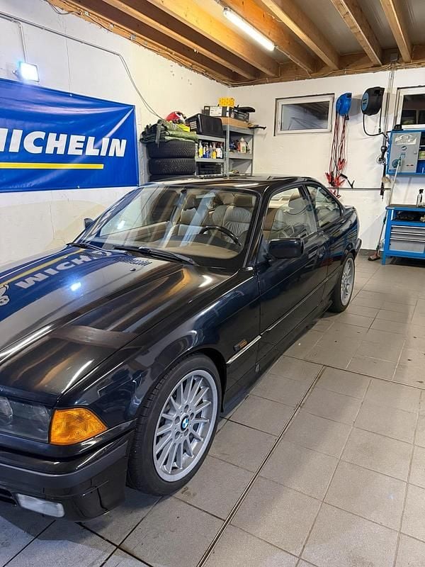 Gebraucht BMW 328 193 PS (141 kW) 1996 Schwarz Coupé