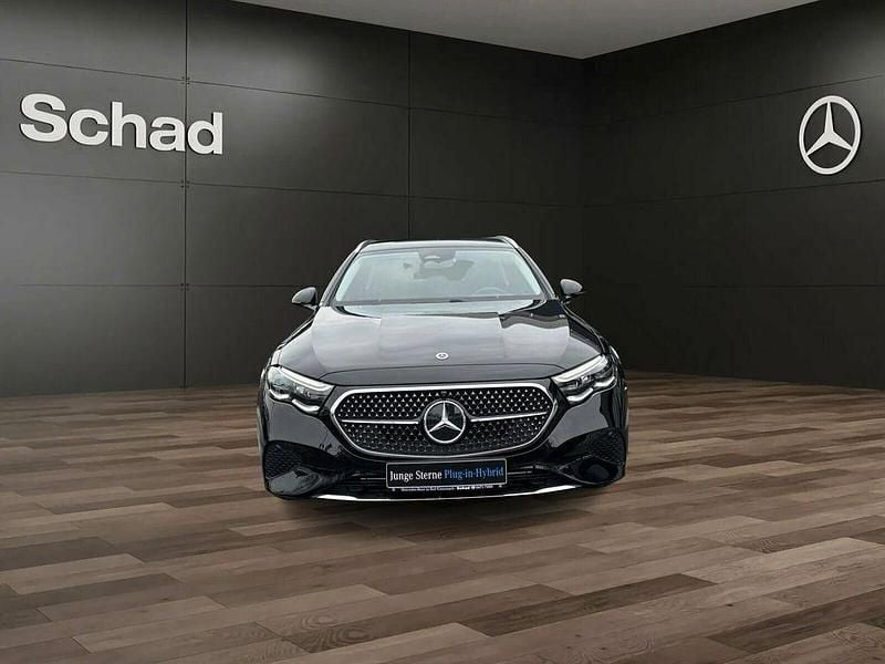 Gebraucht Mercedes E300 313 PS (230 kW) 2024 Lack obsidianschwarz Kombi