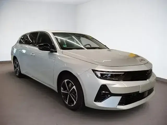 Gebraucht Opel Astra 131 PS (96 kW) 2024 Silber Kleinwagen