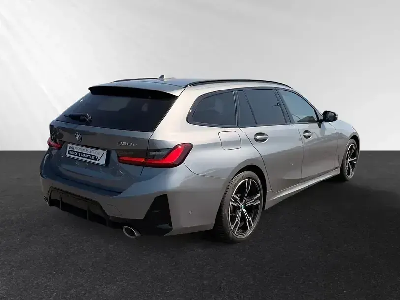 Gebraucht BMW 330e M Sport 292 PS (214 kW) 2024 Skyscraper grau Kombi