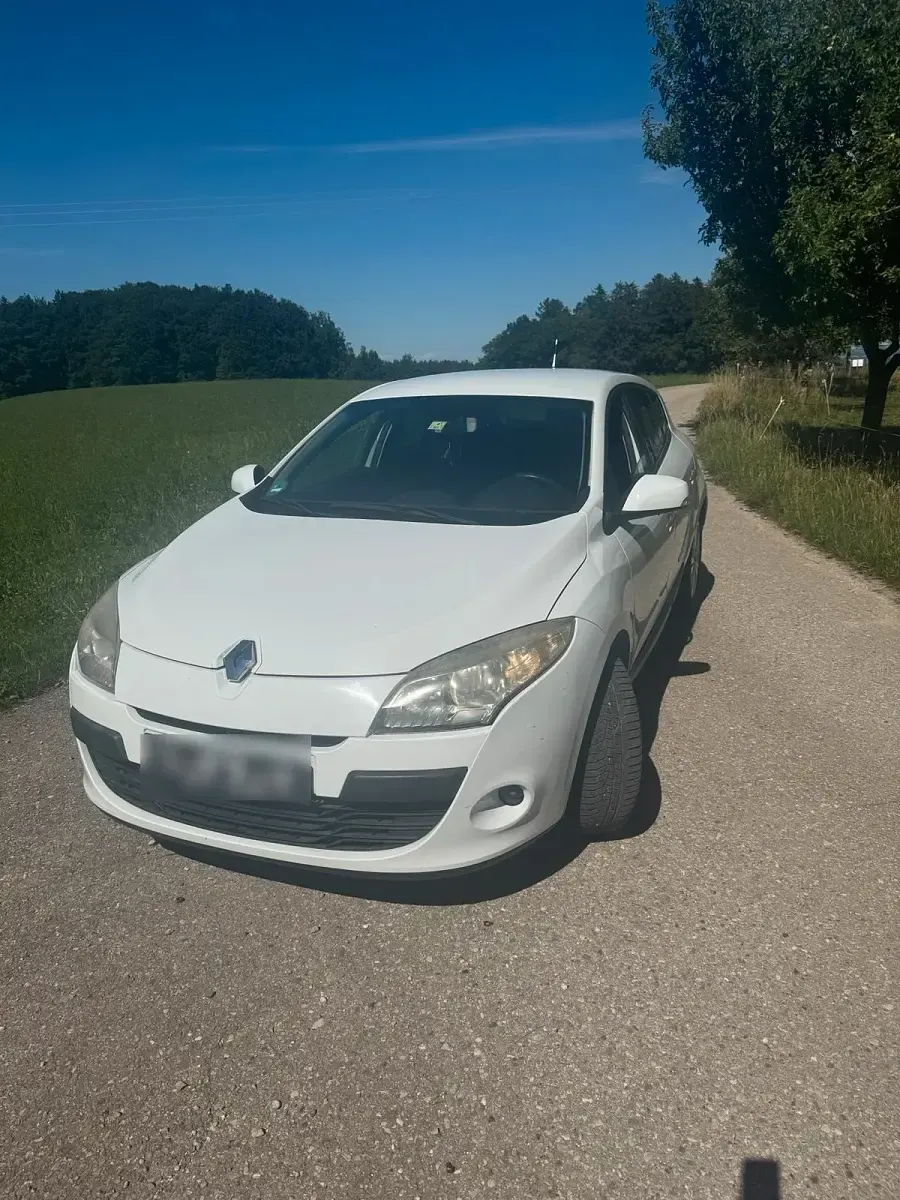Gebraucht Renault Mégane III 131 PS (96 kW) 2009 Weiß Kleinwagen