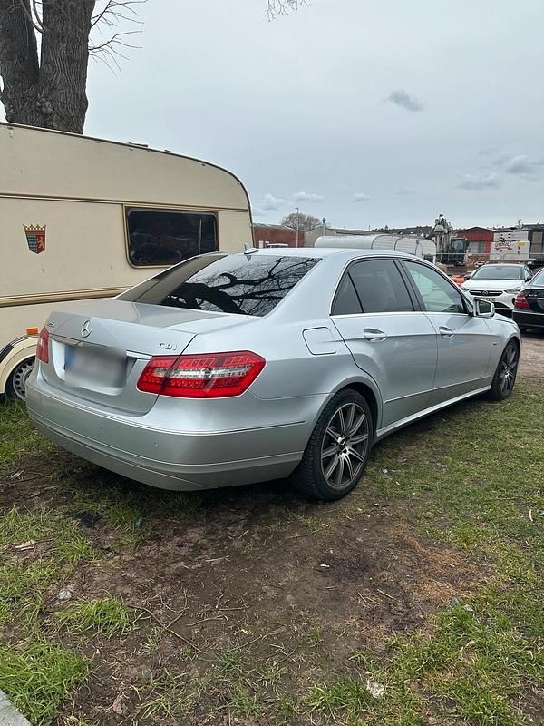 Gebraucht Mercedes E220 170 PS (125 kW) 2009 Silber Limousine