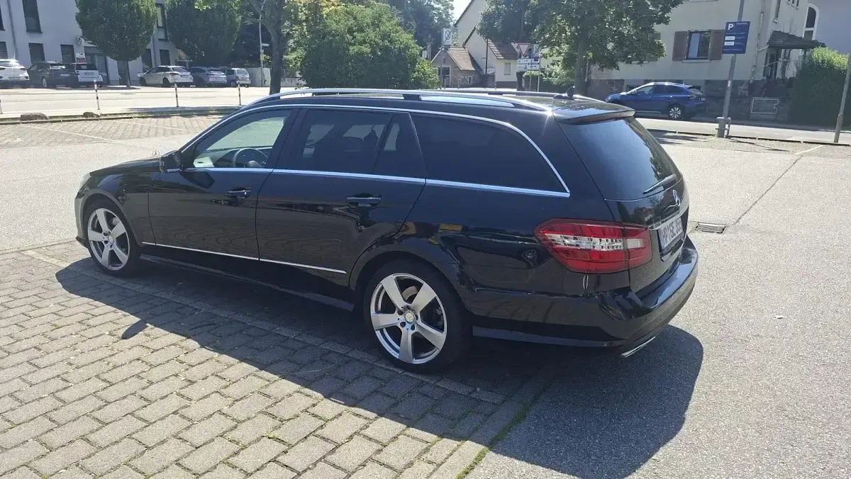 Gebraucht Mercedes E220 AMG 170 PS (125 kW) 2013 Schwarz Kombi