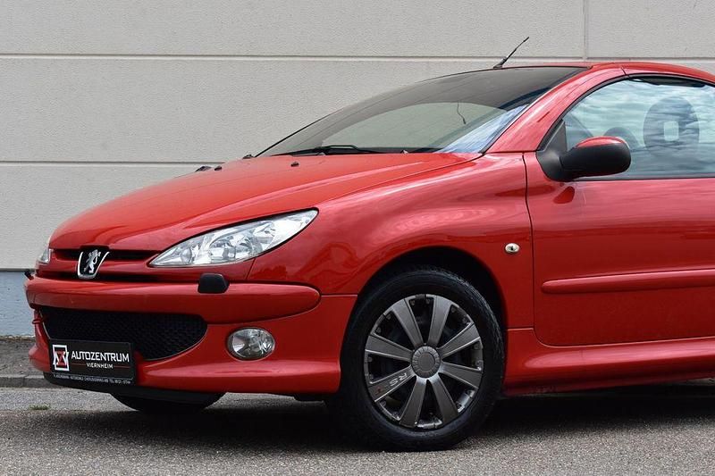 Gebraucht Peugeot 206 CC Platinum 109 PS (80 kW) 2005 Rot Cabrio