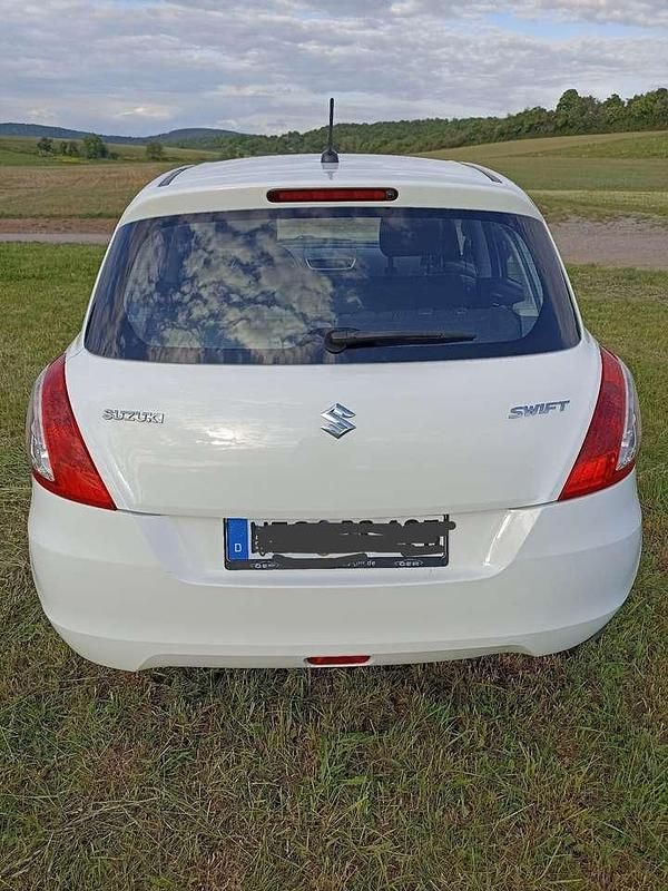 Gebraucht Suzuki Swift Club 94 PS (69 kW) 2011 Kleinwagen