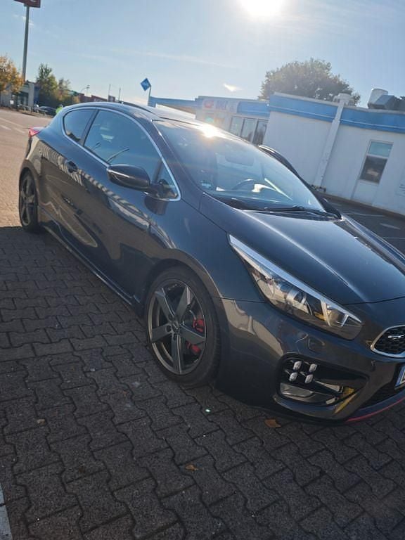 Grau Gebraucht 2017 Kia Ceed GT-Track Limousine | 12.000 € (Guter Preis) - Bild 1/4