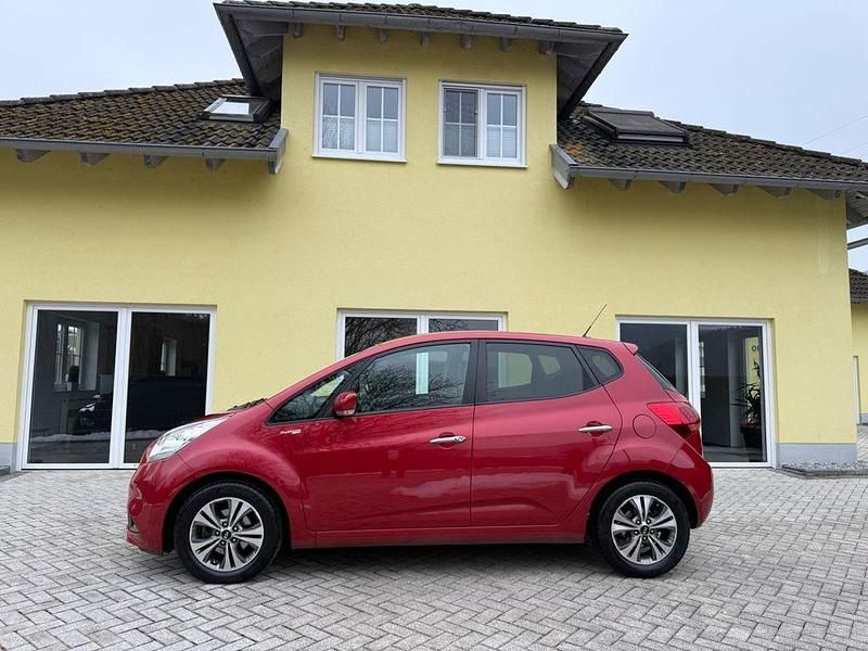 Gebraucht Kia Venga 125 PS (91 kW) 2017 Rot Kleinwagen