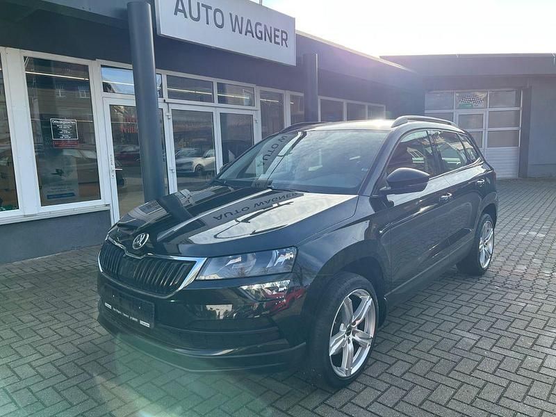 Schwarz Gebraucht 2018 Skoda Karoq SUV | 15.990 € (Fairer Preis) - Bild 1/4