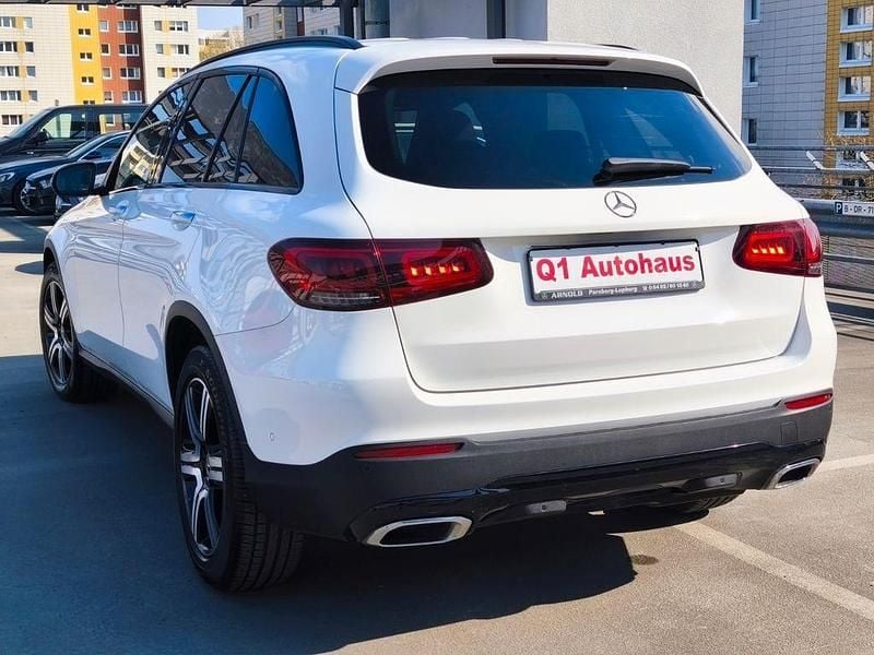 Gebraucht Mercedes GLC200 163 PS (119 kW) 2021 Polarweiss  unilack SUV