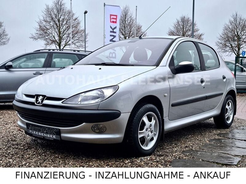 Grau Gebraucht 2003 Peugeot 206 Premium Kleinwagen | 1.990 € (Etwas zu teuer) - Bild 1/4