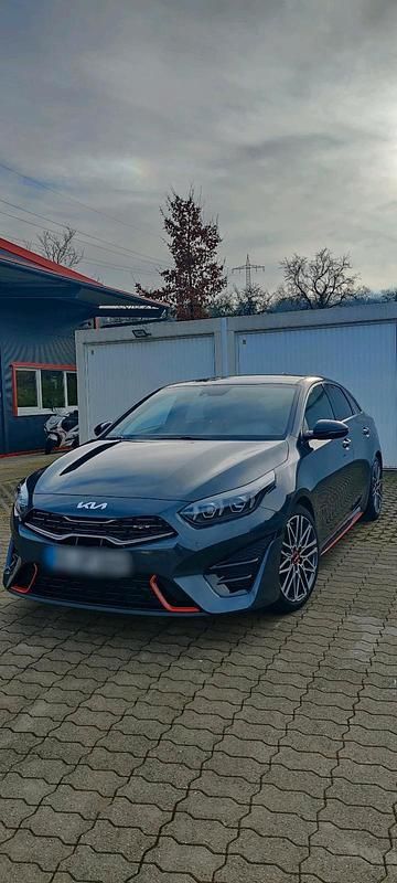 Grau Gebraucht 2021 Kia ProCeed GT Kleinwagen | 24.500 € (Fairer Preis) - Bild 1/4