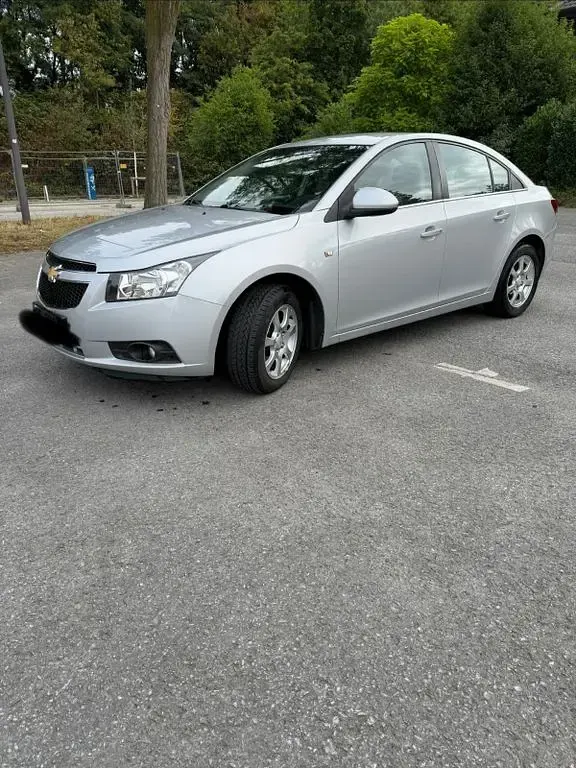 Gebraucht Chevrolet Cruze LS 125 PS (91 kW) 2010 Silber Limousine