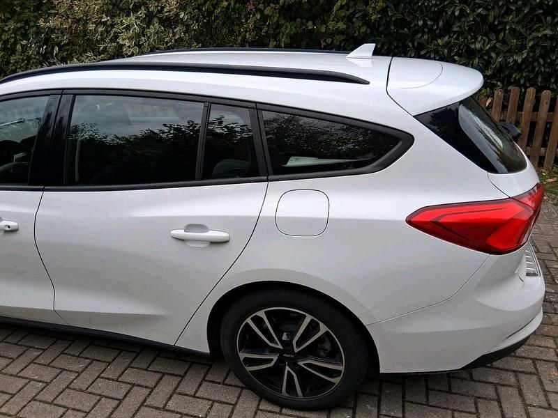 Weiß Gebraucht 2019 Ford Focus Kombi | 10.000 € (Superpreis) - Bild 1/4