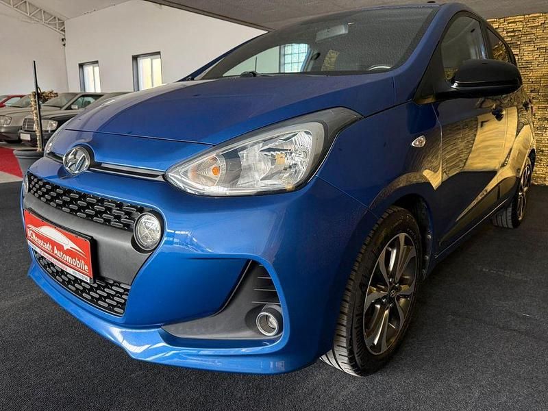 Gebraucht Hyundai i10 Passion Plus 67 PS (49 kW) 2018 Fifa blue/champion blue Kleinwagen