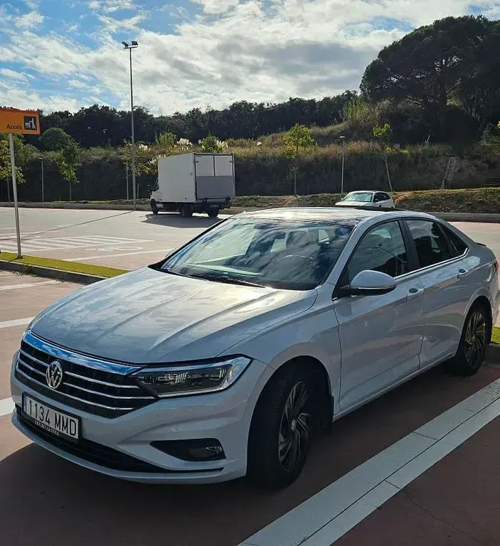 Gebraucht VW Jetta 116 PS (85 kW) 2019 Weiß Limousine