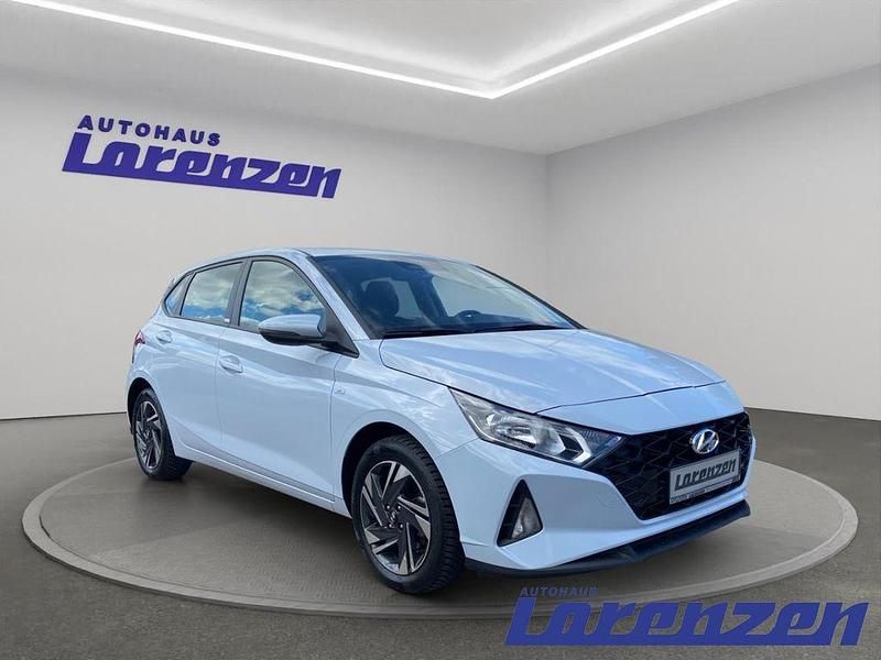 Gebraucht Hyundai i20 Select 101 PS (74 kW) 2020 Clean slate Limousine